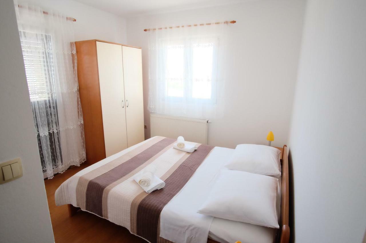 Apartmani Svemir Drage Exterior photo